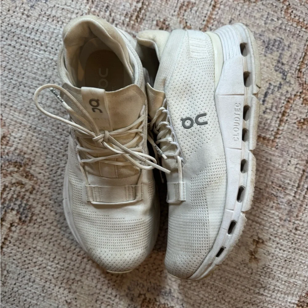 On Running Women's White Athletic Shoes - Picture 2 of 7